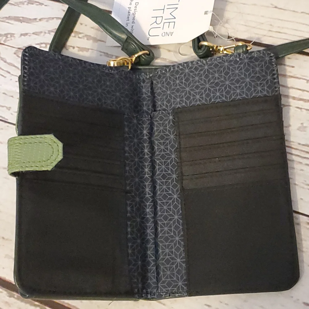 Time and Tru recycled materials women's crossbody wallet green